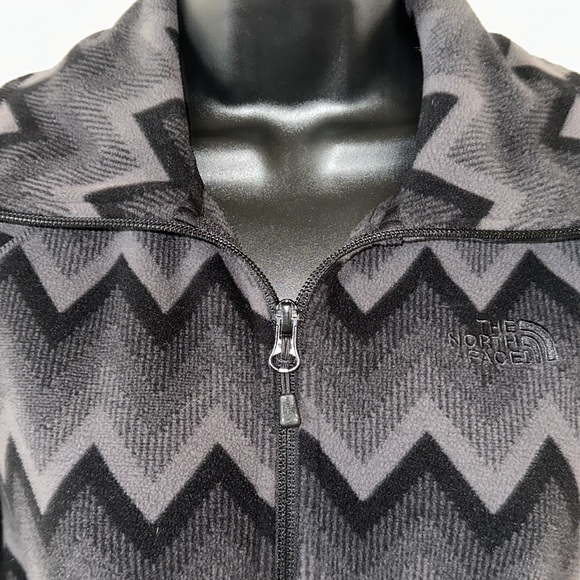 The North Face Women’s Zip Up Chevron Print Jacket w/ Cinched Waist - Picture 3 of 12